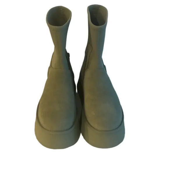 UGG Shoes - UGG Classic Dipper Boot Women’s Size 8